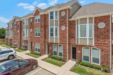 Main picture of Lakeridge Townhomes