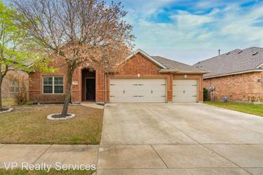 Main picture of 2920 Glenoaks Dr