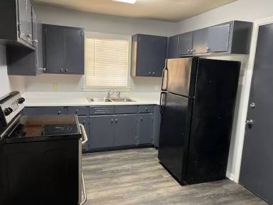 Main picture of 621 Wesley Ln E
