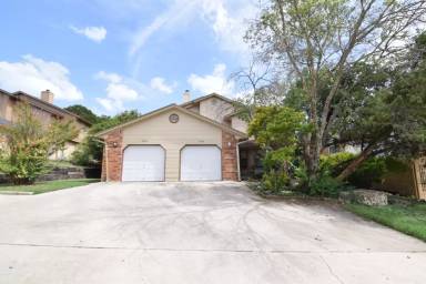 Main picture of 128 Wind Ridge Dr