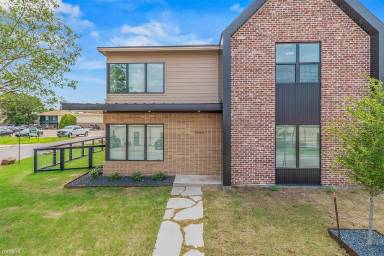 Main picture of 404 Live Oak St
