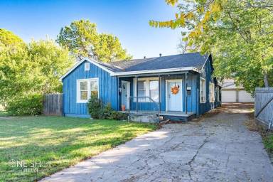 Main picture of 425 Sayles Blvd