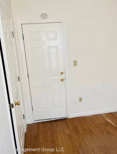 Main picture of 1317 Lower Broadway