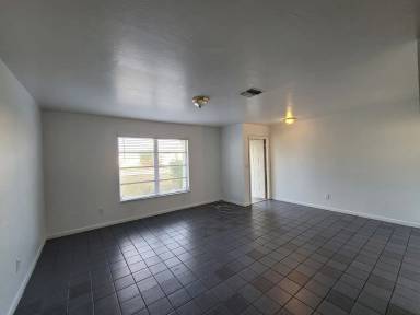 Main picture of 933 SE 23rd Pl