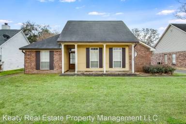 Main picture of 102 Burlington Ave