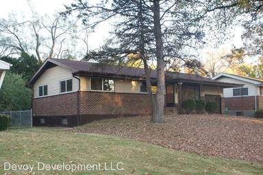 Main picture of 9810 Lawnview Dr