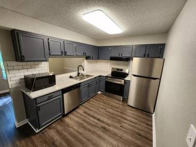 Main picture of 915 Seasons Pkwy
