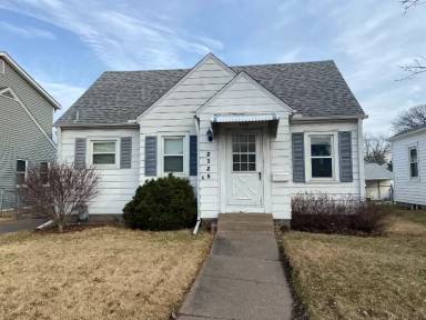 Main picture of 2325 N Division St