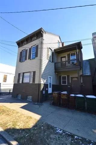 Main picture of 332 E 9th St