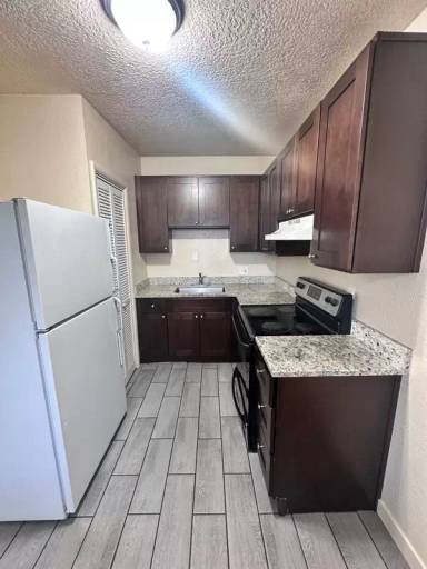 Main picture of 532 N Redwood Rd