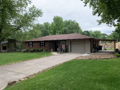 Main picture of 1311 Royal Dr