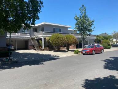 Main picture of 4343 Essex St