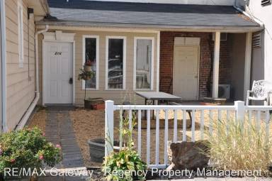 Main picture of 216 E Madison St