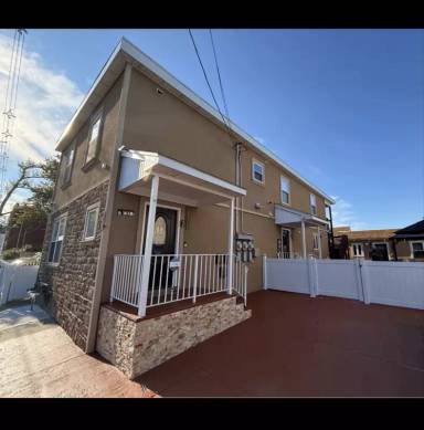 Main picture of 365 Grove St