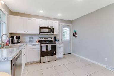 Main picture of 928-932 W Ave