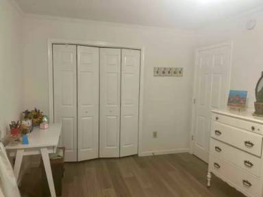 Main picture of 117 Center St