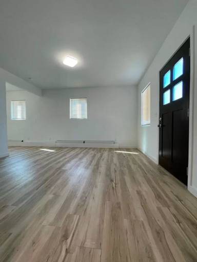 Main picture of 2131 1/2 Herbert St