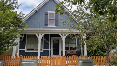 Main picture of 2693 Elmira St