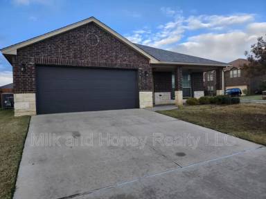 Main picture of 8101 NW 105th St