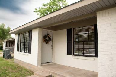 Main picture of 3023 Kim St