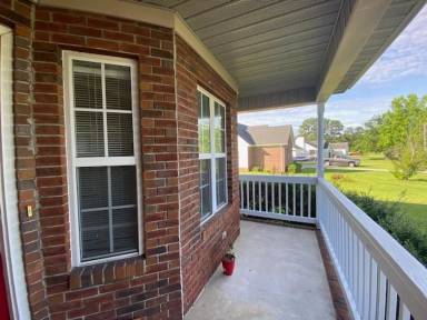 Main picture of 110 Cambridge Dr