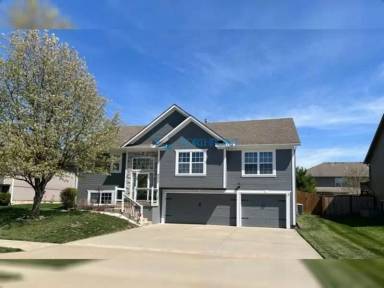 Main picture of 9020 SW 10th St