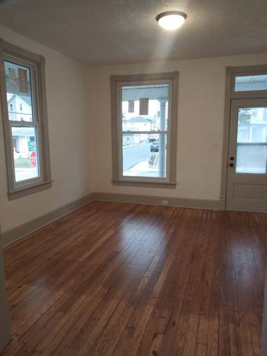 Main picture of 303 N Market St