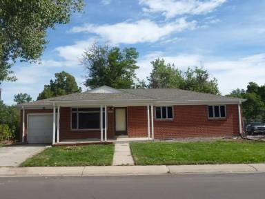 Main picture of 4749 S Irving St