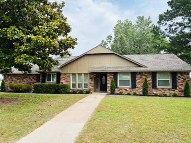 Main picture of 6609 E 99th Pl
