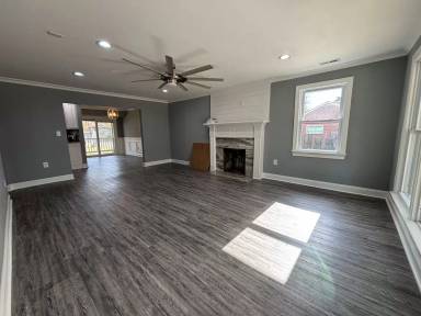 Main picture of 600 S Oleander Ave