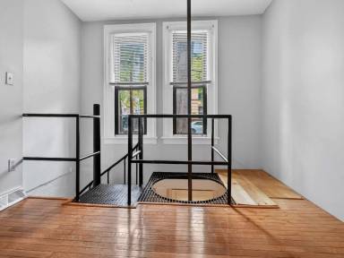 Main picture of 166 Park St