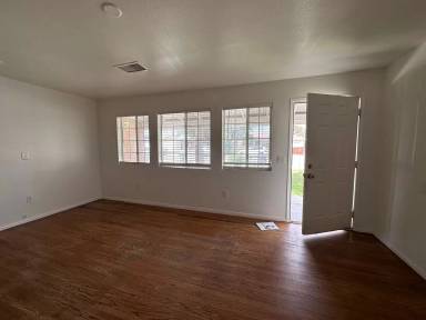 Main picture of 1093 Johns Rd