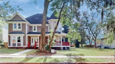 Main picture of 907 E Waldburg St