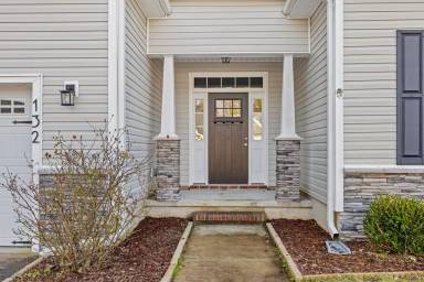 Main picture of 132 Treasure Way