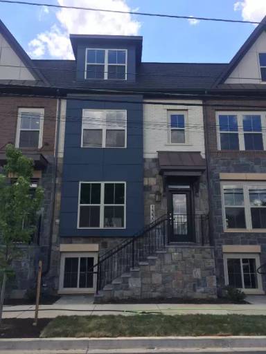 Main picture of 1330 S Queen St
