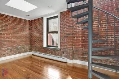 Main picture of 122 Ridge St