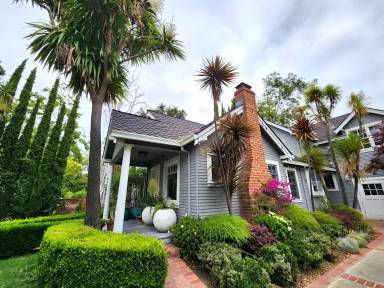 Main picture of 2149 High St