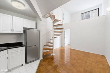 Main picture of 220 E 24th St