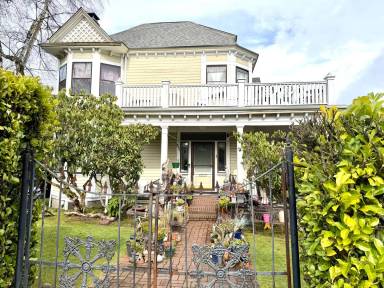 Main picture of 301 N I St