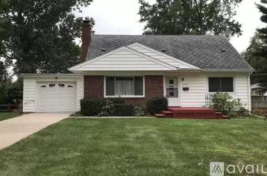 Main picture of 2779 Roseland Ave