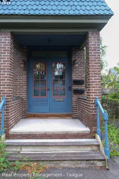 Main picture of 967 University Pl