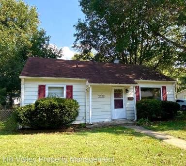 Main picture of 2222 S 10th 1/2 St