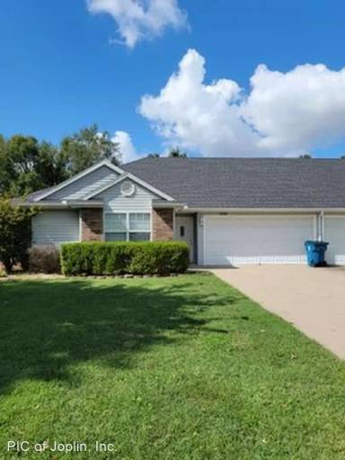 Main picture of 2102 S Country Club Dr