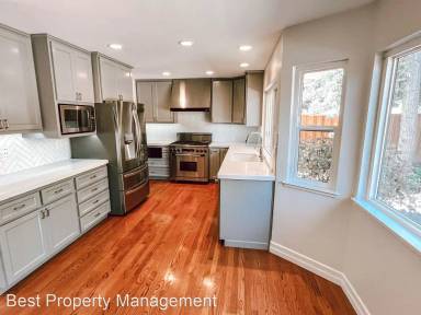 Main picture of 5011 Woodthrush Rd