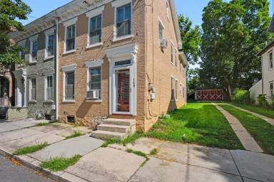 Main picture of 169 E Pomfret St