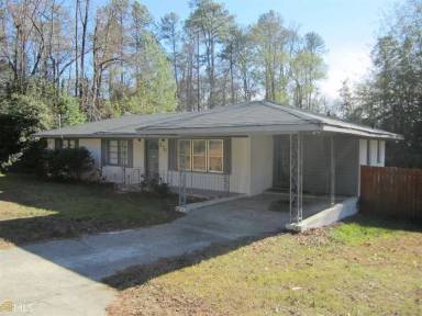 Main picture of 270 Lakeshore Dr