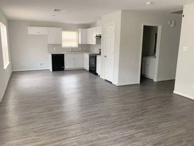 Main picture of 7801 Angus St