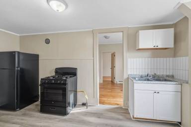 Main picture of 48 Hubbard St