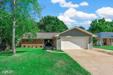 Main picture of 8609 Woodlake Dr