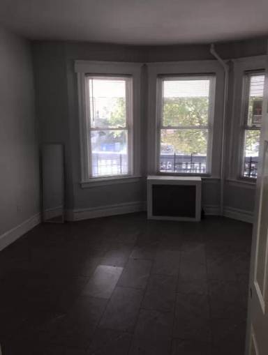 Main picture of 182 Seymour Ave